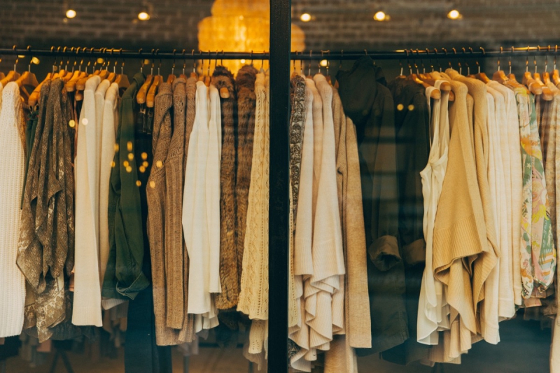 vitrine-HYERES-min_clothe_fashion_store_shop_window_store_front-21277