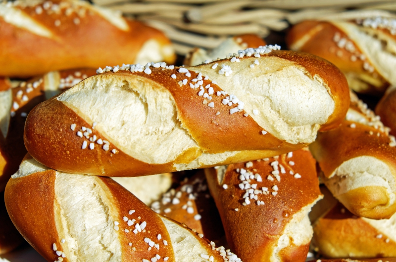 vitrine-HYERES-min_dish-food-baking-dessert-bread-bakery-595291-pxhere.com