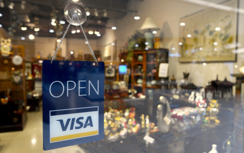vitrine-HYERES-min_open_sign_visa_sign_open_store_sign_visa_credit_card_business-810443